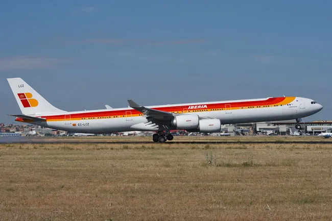 El día que el mayor avión de la historia aterrizó en Asturias